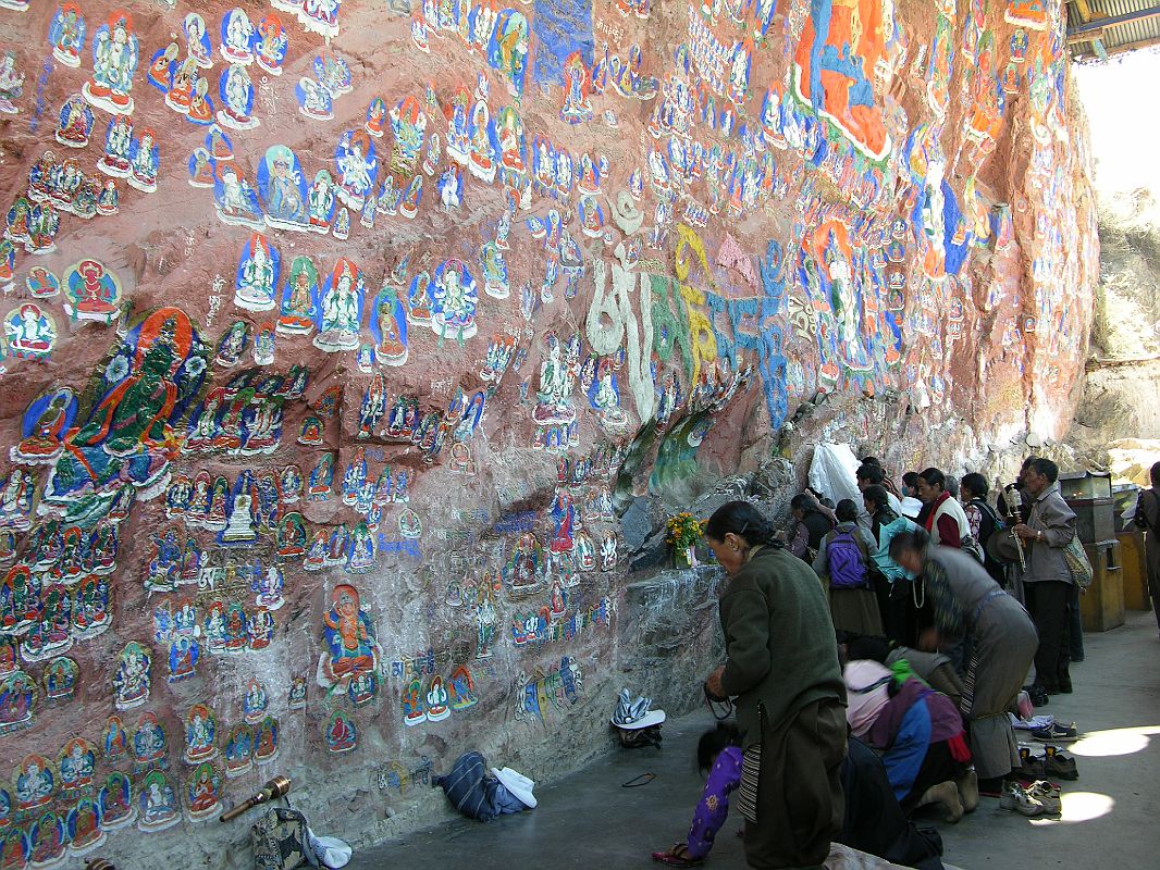 Tibet Lhasa 03 01 Chakpo Ri Rock Paintings